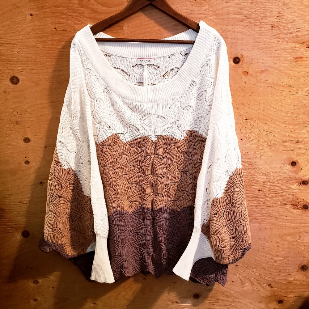 Andree By Unit Women's Scalloped Oversized Dolman Sleeves Sweater Size: 2X - Picture 4 of 8